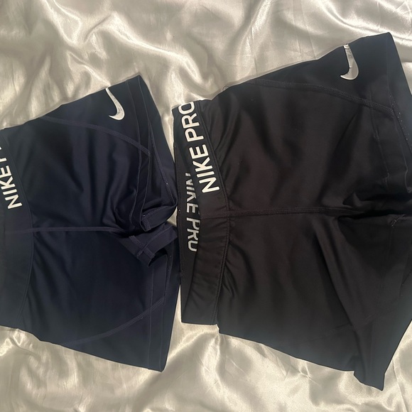 Nike Pro Shorts Women's- Black and Navy - Picture 1 of 2
